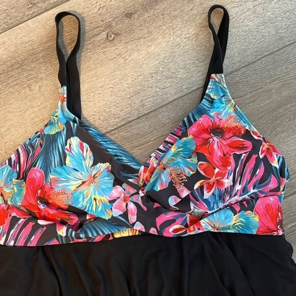 BloomChic one piece swimsuit size 22 - Picture 4 of 8